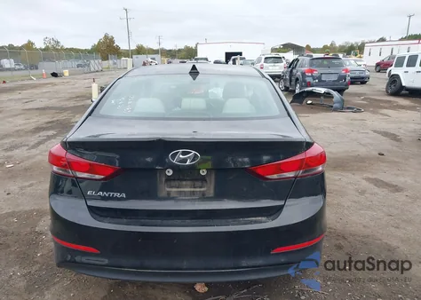 2017 Hyundai Elantra Value Edition z USA, uszkodzony, nr VIN 5NPD84LF4HH118584